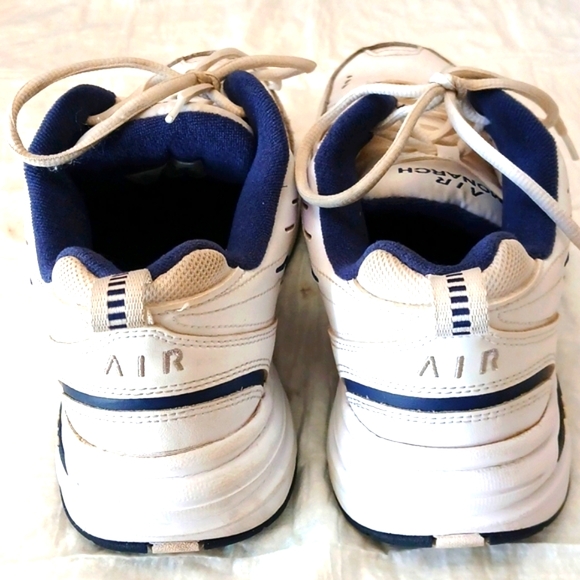 Nike Air Monarch IV, White/Metallic Silver, 9.5 - Picture 5 of 10